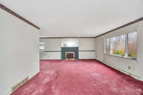 Living - 1659 Devils Backbone Rd, Cincinnati, OH 45233 photo 2 of 9