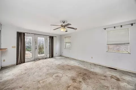Living - 1659 Devils Backbone Rd, Cincinnati, OH 45233 photo 9 of 9