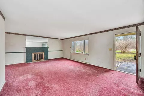 Living - 1659 Devils Backbone Rd, Cincinnati, OH 45233 photo 3 of 9
