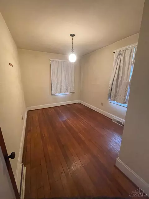 Bedroom - 3666 Burch Ave, Cincinnati, OH 45208 photo 1 of 2