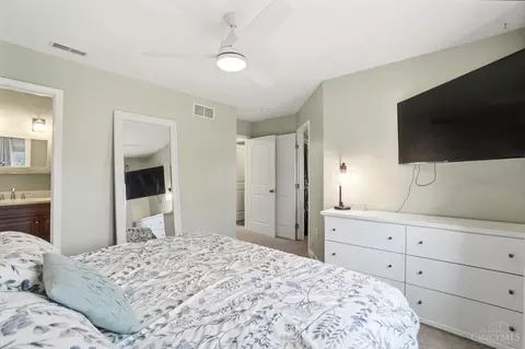 Bedroom - 3723 Carlton Ave, Fairfax, OH 45227 photo 2 of 6