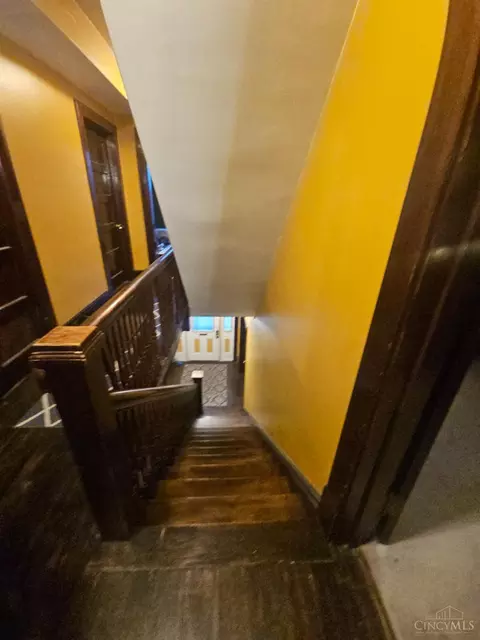 Entry Way - 3936 Dickson Ave, Cincinnati, OH 45229 photo 3 of 5