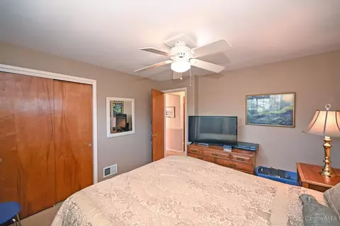 Bedroom - 9876 Lorelei Dr, Cincinnati, OH 45231 photo 5 of 10