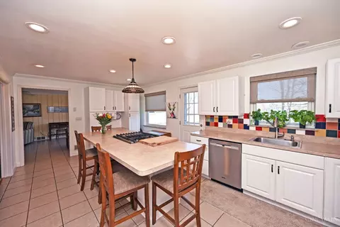 Kitchen - 9876 Lorelei Dr, Cincinnati, OH 45231 photo 4 of 5