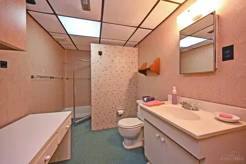 Bath - 9876 Lorelei Dr, Cincinnati, OH 45231 photo 5 of 6
