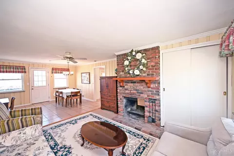 Living - 9876 Lorelei Dr, Cincinnati, OH 45231 photo 6 of 7