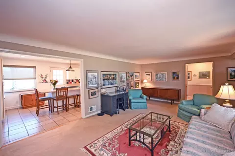 Living - 9876 Lorelei Dr, Cincinnati, OH 45231 photo 4 of 7