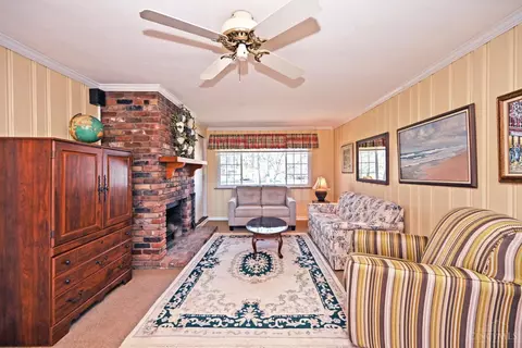 Living - 9876 Lorelei Dr, Cincinnati, OH 45231 photo 5 of 7