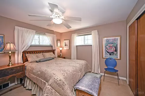 Bedroom - 9876 Lorelei Dr, Cincinnati, OH 45231 photo 4 of 10