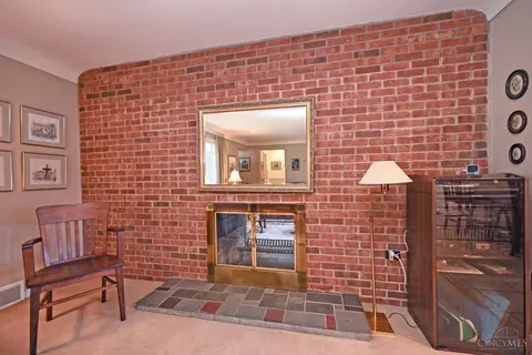 Living - 9876 Lorelei Dr, Cincinnati, OH 45231 photo 2 of 7