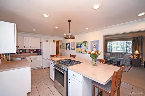 Kitchen - 9876 Lorelei Dr, Cincinnati, OH 45231 photo 2 of 5