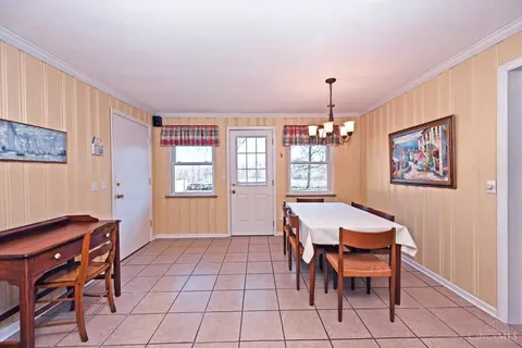 Dining - 9876 Lorelei Dr, Cincinnati, OH 45231 photo 1 of 2