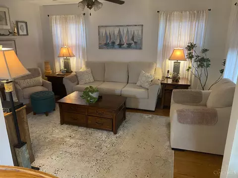 Living - 1231 Ridlen Ave, Cincinnati, OH 45205 photo 3 of 4
