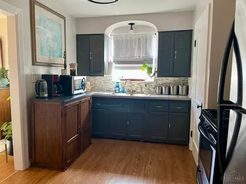 Kitchen - 1231 Ridlen Ave, Cincinnati, OH 45205 photo 2 of 2
