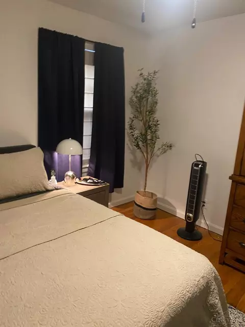 Bedroom - 1231 Ridlen Ave, Cincinnati, OH 45205 photo 4 of 5