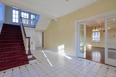 Entry Way - 2717 Johnstone Pl, Cincinnati, OH 45206 photo 2 of 4