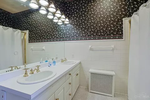 Bath - 2717 Johnstone Pl, Cincinnati, OH 45206 photo 2 of 4