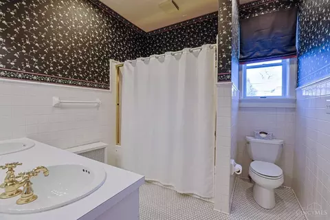 Bath - 2717 Johnstone Pl, Cincinnati, OH 45206 photo 1 of 4