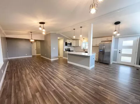 7809 View Place Dr, Cincinnati, OH 45224 photo 3