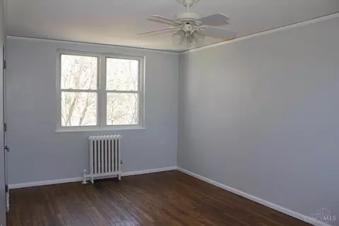 Bedroom - 5 Belknap Pl, Greenhills, OH 45218 photo 3 of 8
