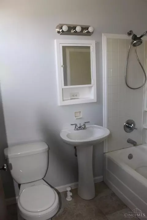 Bath - 5 Belknap Pl, Greenhills, OH 45218 photo 1 of 1