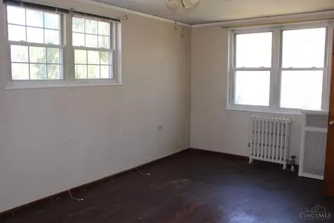 Bedroom - 5 Belknap Pl, Greenhills, OH 45218 photo 7 of 8