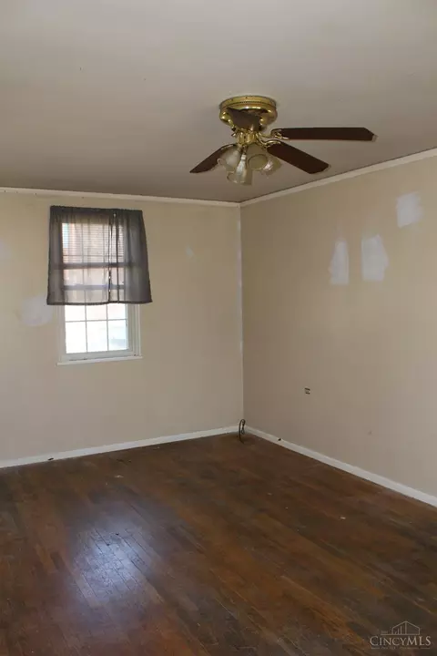 Bedroom - 5 Belknap Pl, Greenhills, OH 45218 photo 6 of 8
