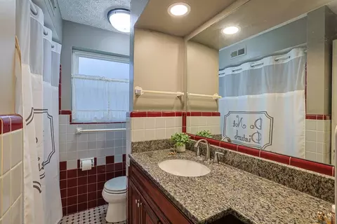 Bath - 10108 Zig Zag Rd, Blue Ash, OH 45242 photo 2 of 2