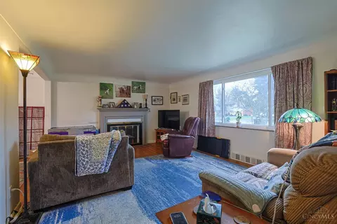 Living - 10108 Zig Zag Rd, Blue Ash, OH 45242 photo 2 of 2