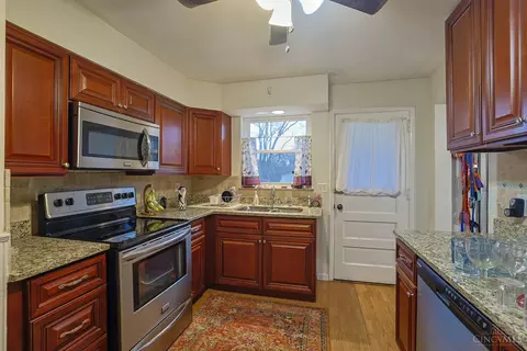 Kitchen - 10108 Zig Zag Rd, Blue Ash, OH 45242 photo 2 of 2