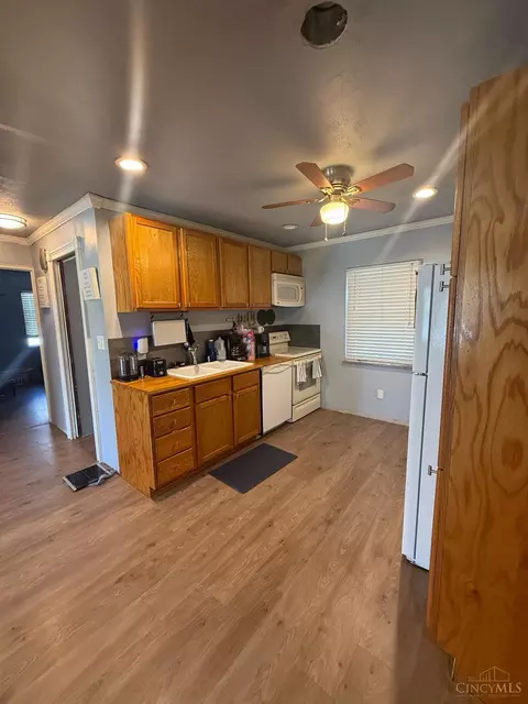 Kitchen - 3918 School Section Rd, Cheviot, OH 45211 photo 2 of 2