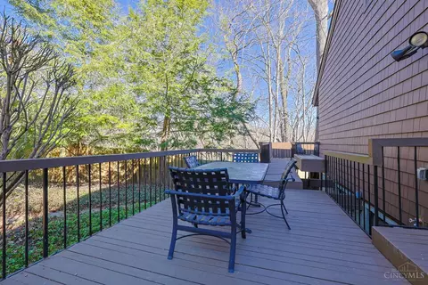 Exterior - 14 Spring Knoll Dr, Mariemont, OH 45227 photo 2 of 6