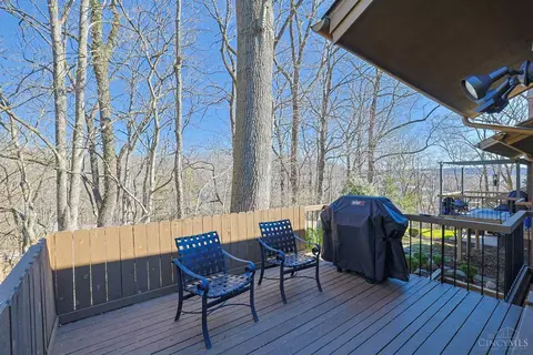Exterior - 14 Spring Knoll Dr, Mariemont, OH 45227 photo 4 of 6