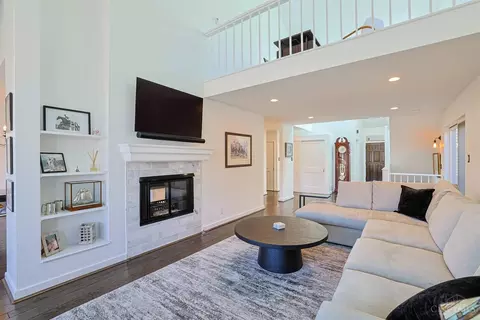 Living - 14 Spring Knoll Dr, Mariemont, OH 45227 photo 3 of 5