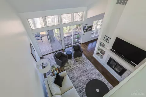 Living - 14 Spring Knoll Dr, Mariemont, OH 45227 photo 5 of 5