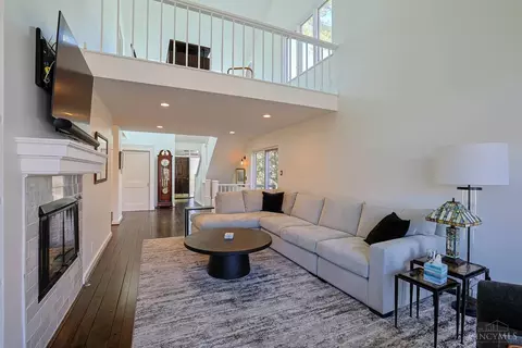 Living - 14 Spring Knoll Dr, Mariemont, OH 45227 photo 2 of 5