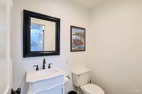Bath - 14 Spring Knoll Dr, Mariemont, OH 45227 photo 4 of 5
