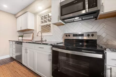 Kitchen - 1904 Hunt Rd, Reading, OH 45215 photo 2 of 2