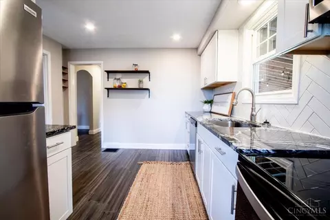 Entry Way - 1904 Hunt Rd, Reading, OH 45215 photo 1 of 2
