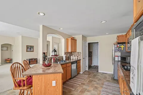 Kitchen - 4616 Stablehand Dr, Batavia, OH 45103 photo 3 of 5