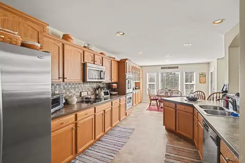 Kitchen - 4616 Stablehand Dr, Batavia, OH 45103 photo 2 of 5