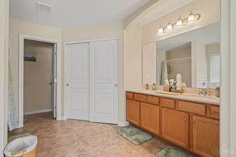 Entry Way - 4616 Stablehand Dr, Batavia, OH 45103 photo 3 of 5
