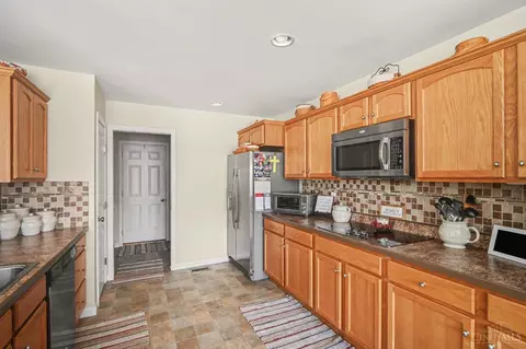 Kitchen - 4616 Stablehand Dr, Batavia, OH 45103 photo 4 of 5