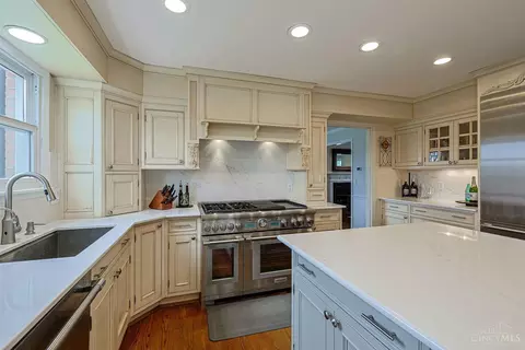 Kitchen - 8000 Blome Rd, Cincinnati, OH 45243 photo 3 of 7