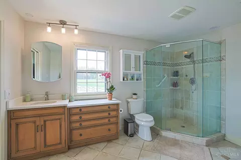 Bath - 8000 Blome Rd, Cincinnati, OH 45243 photo 2 of 6