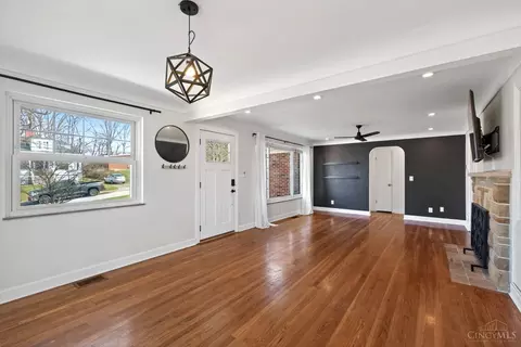 Living - 2133 Ronaldson Ave, Cincinnati, OH 45230 photo 5 of 10