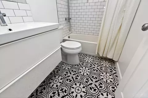 Bath - 2133 Ronaldson Ave, Cincinnati, OH 45230 photo 2 of 4