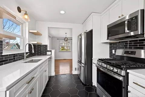 Kitchen - 2133 Ronaldson Ave, Cincinnati, OH 45230 photo 2 of 5