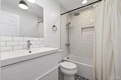 Bath - 2133 Ronaldson Ave, Cincinnati, OH 45230 photo 1 of 4