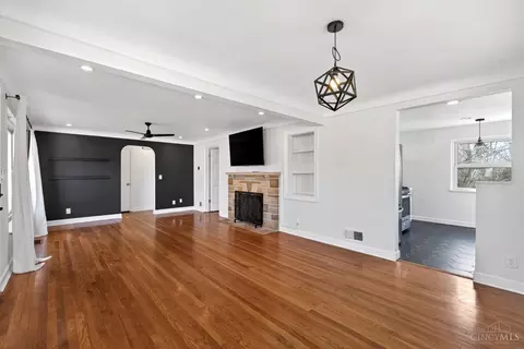 Living - 2133 Ronaldson Ave, Cincinnati, OH 45230 photo 6 of 10